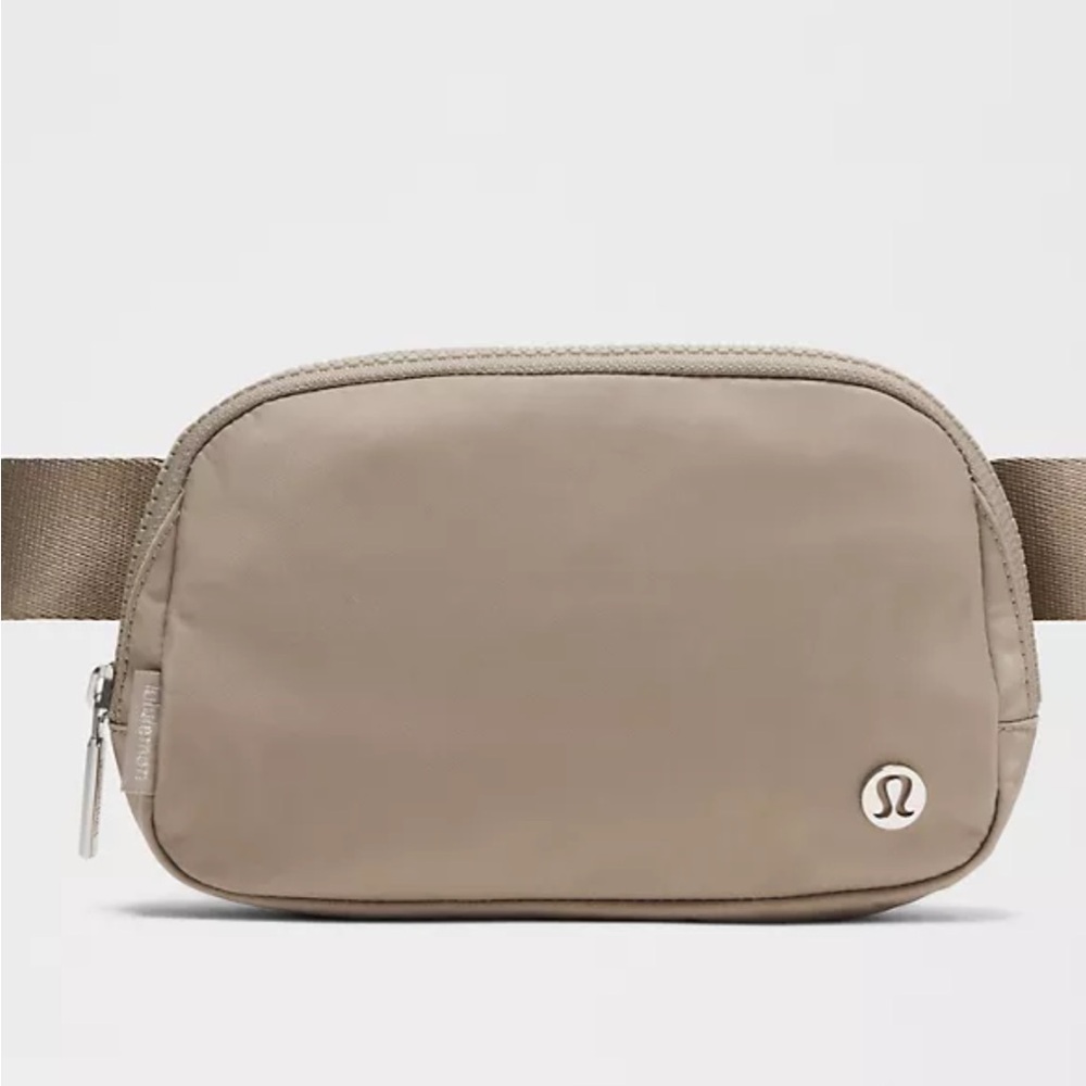Lululemon Everywhere Belt Bag